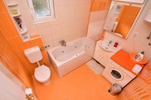 Kúpeľňa v ubytovaní Apartments with a parking space Igrane, Makarska - 16878 + 12 fotografií