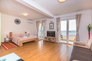 Posteľ alebo postele v izbe v ubytovaní Apartments with a parking space Igrane, Makarska - 16878