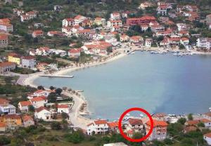 Fotografia z galérie ubytovania Apartments by the sea Vinisce, Trogir - 16860 v destinácii Vinišće