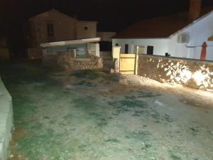 Fotografia z galérie ubytovania Family friendly apartments with a swimming pool Risika, Krk - 16841 vo Vrbniku