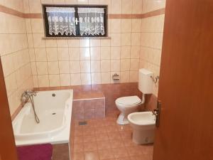 Fotografia z galérie ubytovania Family friendly apartments with a swimming pool Risika, Krk - 16841 vo Vrbniku