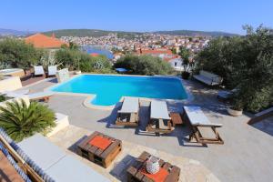 Fotografie z fotogalerie ubytování Family friendly apartments with a swimming pool Okrug Gornji, Ciovo - 16608 v Trogiru + 18 fotografií