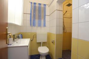 Fotografie z fotogalerie ubytování Family friendly apartments with a swimming pool Okrug Gornji, Ciovo - 16608 v Trogiru
