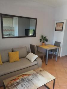 Fotografie z fotogalerie ubytování Family friendly apartments with a swimming pool Okrug Gornji, Ciovo - 16608 v Trogiru