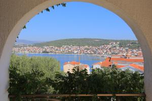 Fotografie z fotogalerie ubytování Family friendly apartments with a swimming pool Okrug Gornji, Ciovo - 16608 v Trogiru