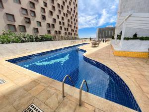 a swimming pool in the middle of a building at Flat Lider Brasilia in Brasilia