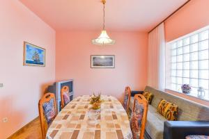 Posezení v ubytování Apartments by the sea Vir - 18590