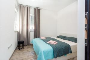 Posteľ alebo postele v izbe v ubytovaní Apartments with a parking space Vir - 18520