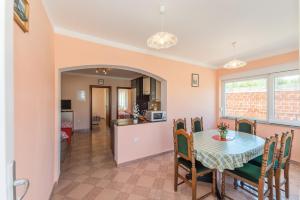 Fotografia z galérie ubytovania Apartments by the sea Vir - Lozice, Vir - 18567 vo Viry