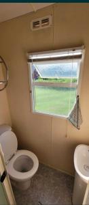 a small bathroom with a toilet and a window at Duży domek Holenderski 40m2 grill in Kępiny Wielkie +9 photos