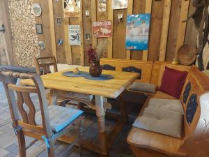 Posezení v ubytování Ferienwohnung Zu den Weinbergen
