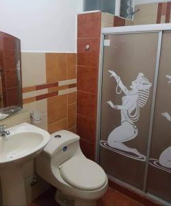 Bathroom sa Conjunto Habitacional EspinBarroso