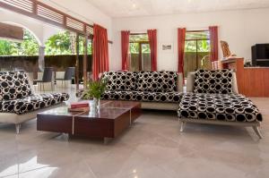 a living room with couches and a coffee table at Villa Kelapa in Lovina