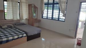 Llit o llits en una habitació de Pangkor Bogar Beach Homestay 邦咯岛民宿