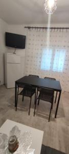 TV a/nebo společenská místnost v ubytování Apartmani Lorena