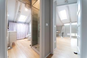 A bathroom at Tribunali suite de charme