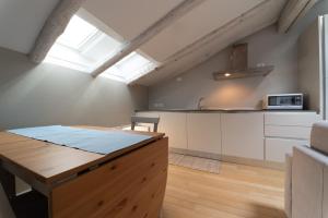 A kitchen or kitchenette at Tribunali suite de charme