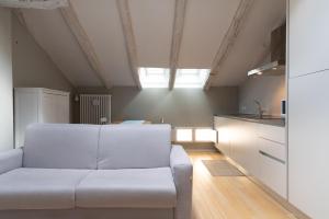 A kitchen or kitchenette at Tribunali suite de charme