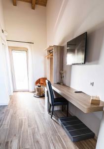 TV a/nebo společenská místnost v ubytování Agriturismo Casale ai Prati