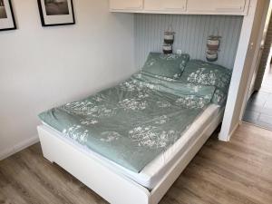 Ένα ή περισσότερα κρεβάτια σε δωμάτιο στο Haus Lith - Fewo Strandläufer