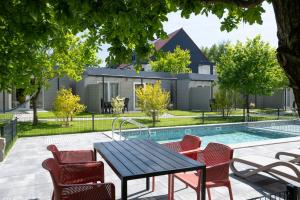 Bazén v ubytování MEDUSA apartamenty i bungalowy nebo v jeho okolí