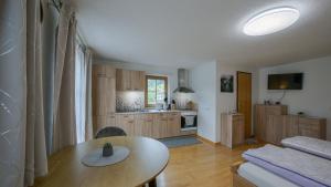 Köök või kööginurk majutusasutuses Haus Egger