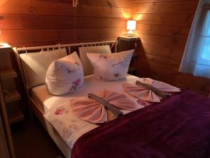 Ein Bett oder Betten in einem Zimmer der Unterkunft Naturpark Kanone