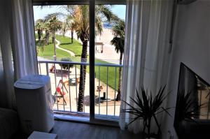 Balkón nebo terasa v ubytování Playalmud- Vistas al mar, primera línea 1 dormitorio