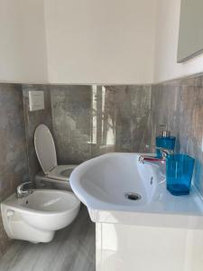 Kúpeľňa v ubytovaní KROTONIATI APARTMENT