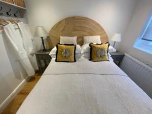 a bedroom with a large bed with yellow pillows at Ty Llew Lodge in Abergavenny