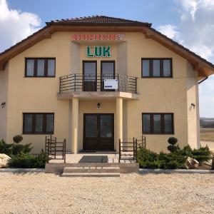 Gallery image of AGROPENSIUNEA LUK in Petreasa