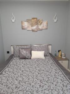 a bedroom with a large bed with a large bedspread at D&A Apartament in Szczecinek