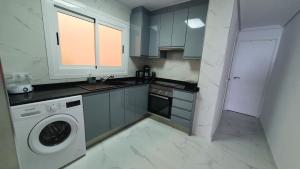 Kuchyňa alebo kuchynka v ubytovaní Ibi Apartamentos Los Monegros