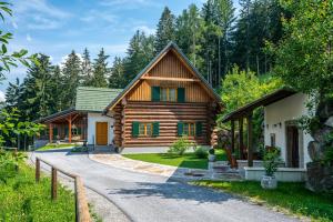 a log home with a pathway leading to it at Schilcherland Chalet Südsteiermark in Trahütten