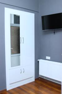 TV a/nebo společenská místnost v ubytování DARBAS GUEST HOUSE