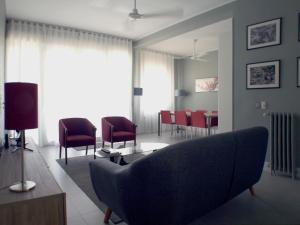 a living room with a couch and chairs and a table at ATOCHA MUSEOS in Madrid