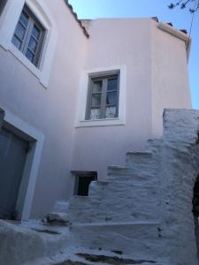 Gallery image of The Stegadi House. in Ioulis