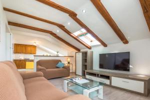 Zdjęcie z galerii obiektu TORETA Apartment - city center, beachfront w Omišu +37 zdjęć