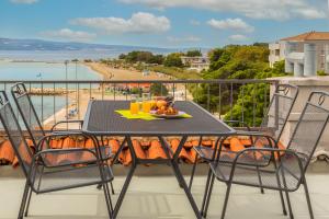 Zdjęcie z galerii obiektu TORETA Apartment - city center, beachfront w Omišu