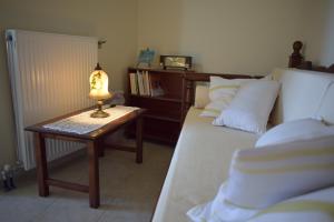 A bed or beds in a room at Villa Helidoni