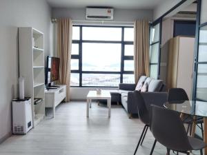 TV a/nebo společenská místnost v ubytování JESSELTON QUAY SEA VIEW