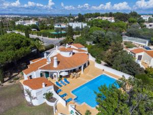 an aerial view of a house with a swimming pool at Casa Cupula in Poço Partido