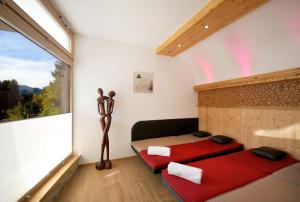 two beds in a room with a window at Haus Schwarzenberg in Stummerberg