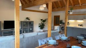 a dining room with a table and a couch at Ferienwohnungen Park Café am Kurpark in Bernkastel-Kues