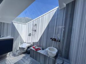 Koupelna v ubytování Luxury modern villa with sauna, hammam and jacuzzi