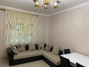 Fotografie z fotogalerie ubytování Coastal, 2-bedroom rental unit v destinaci Golem