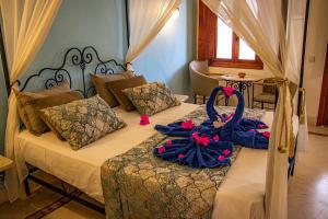 Postel nebo postele na pokoji v ubytování Hotel de charme et SPA Dar El Bhar