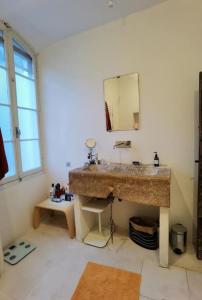 a bathroom with a large sink and a mirror at Spacious stylish Provencal house with terrace in Saignon