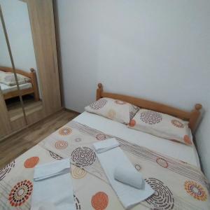 Ένα ή περισσότερα κρεβάτια σε δωμάτιο στο Iva apartmani