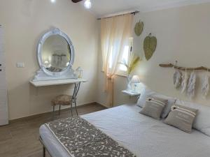 a bedroom with a bed with a mirror on the wall at Azienda agricola Villa Giorgio in Torino di Sangro